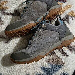 Columbia Women's Teal And Gray Hiking Shoes.